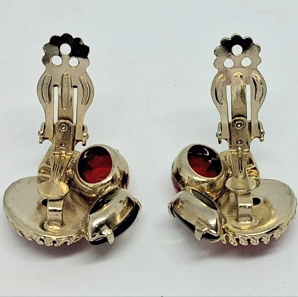 * Vintage Red & Green Regency? Clip On Earrings - Picture 3 of 4